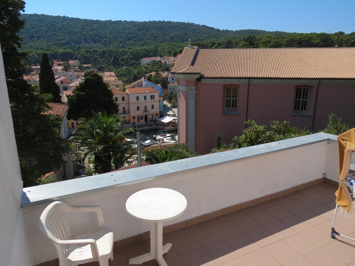 Hi Hostel Veli Losinj Exterior photo