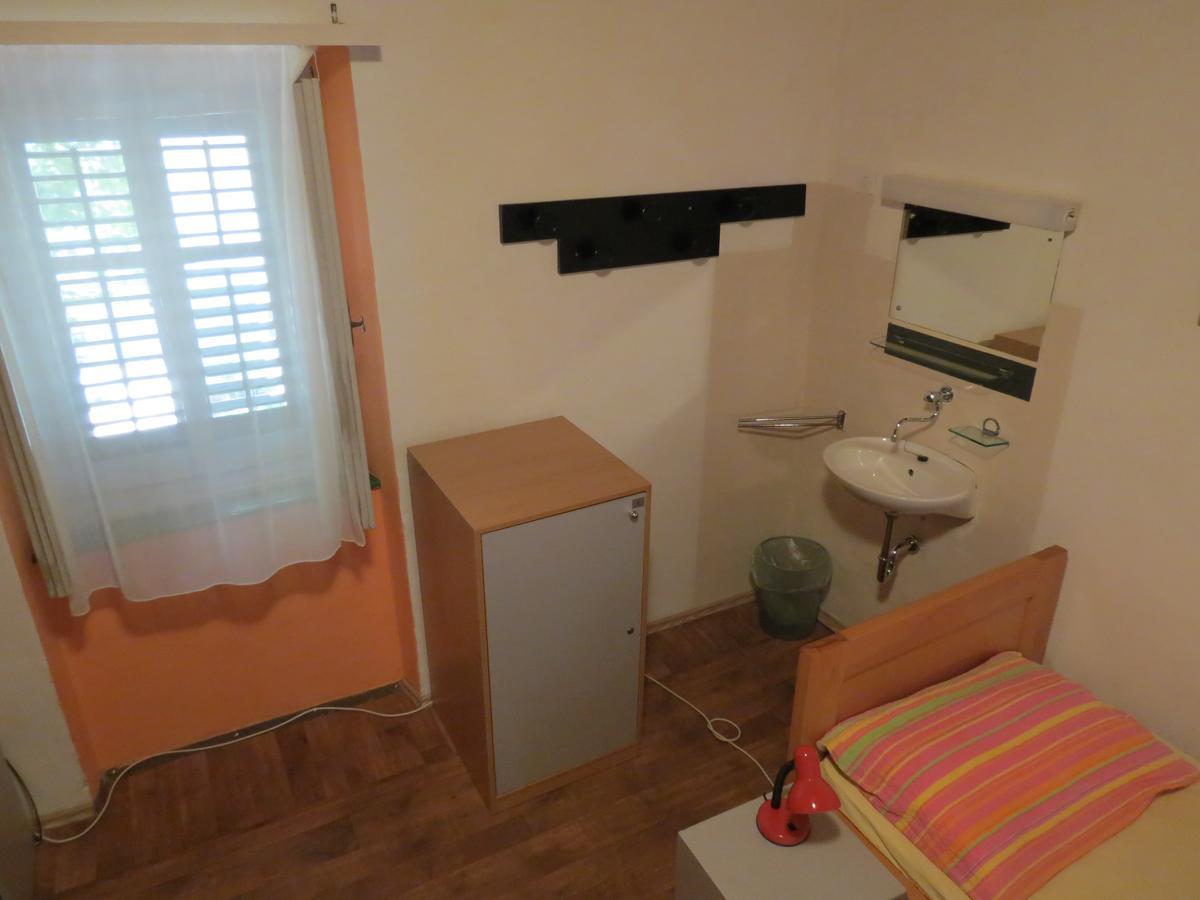 Hi Hostel Veli Losinj Exterior photo