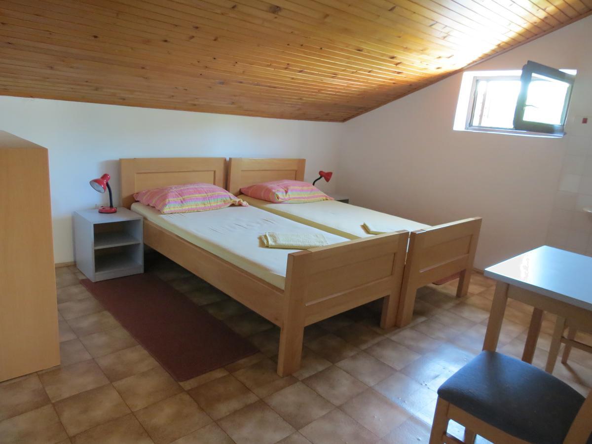 Hi Hostel Veli Losinj Exterior photo